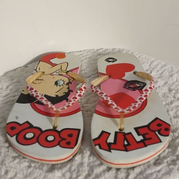 Betty Boop Women's Flip Flops - Picture 3 of 6